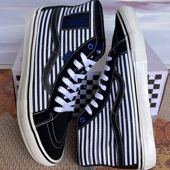 Vans WMNS Skate Sk8-Hi D
Breana Geering Black/White
VN0A5KYBBA2
Sneakers - Picture 12 of 16